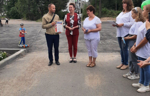 Открытие обустроенной автопарковки и отремонтированного дворового проезда